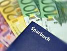 Alte Liebe rostet nicht: Das Sparbuch ist beliebt